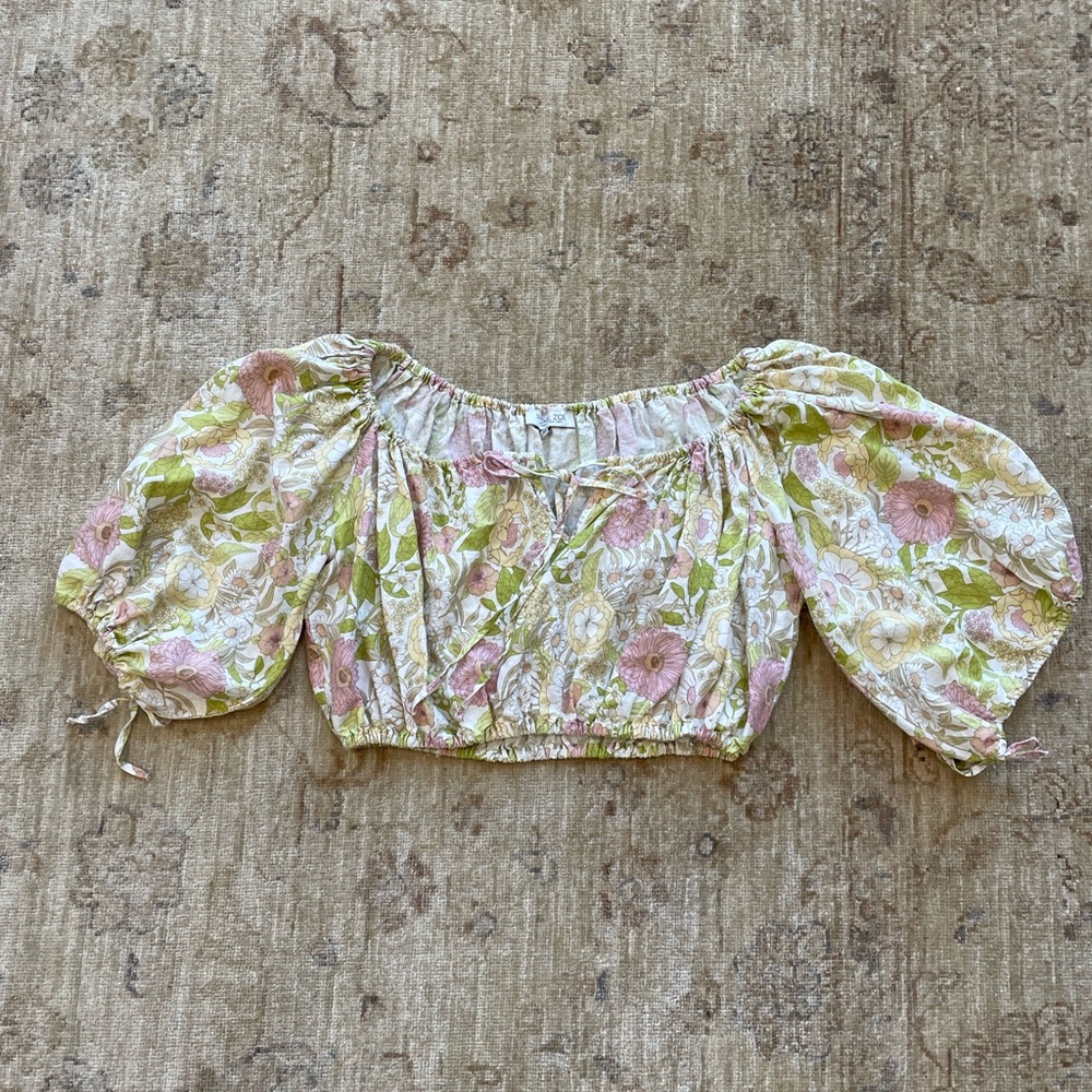 Rachel Zoe Cropped Linen Floral top with Key Hole and Puffy Sleeves.